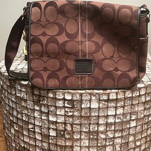 👜 Coach Signature Canvas Laptop Messenger Bag – Brown